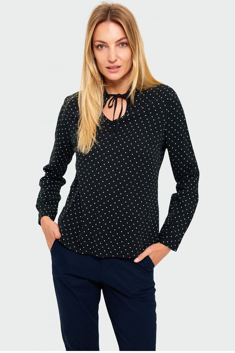 Blouse model 147025